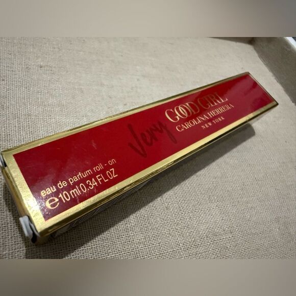 Carolina Herrera Very Good Girl Glam 10ml Eau de Parfum Roll-On - Picture 4 of 17